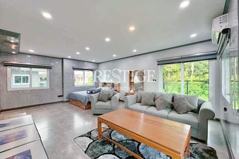 House in Pattaya, Thailand 9 bedrooms № 198129 - photo 15