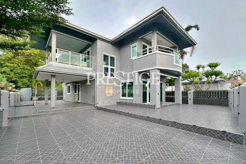 House in Pattaya, Thailand 9 bedrooms № 198129 - photo 11