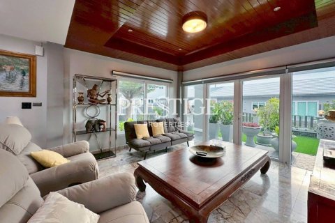 House in Pattaya, Thailand 9 bedrooms № 198129 - photo 20
