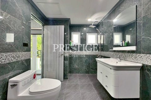 House in Pattaya, Thailand 9 bedrooms № 198129 - photo 16