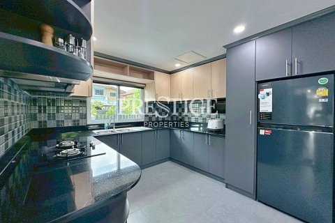 House in Pattaya, Thailand 9 bedrooms № 198129 - photo 14