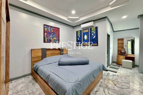House in Pattaya, Thailand 9 bedrooms № 198129 - photo 8