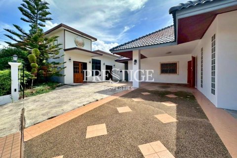 House in Pattaya, Thailand 4 bedrooms № 198127