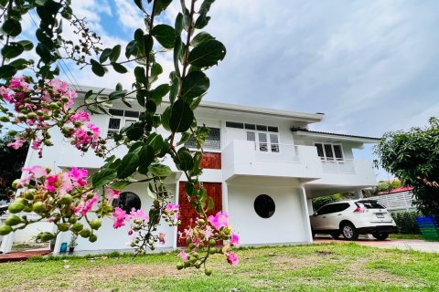 House in Chiang Mai, Thailand 5 bedrooms № 160065