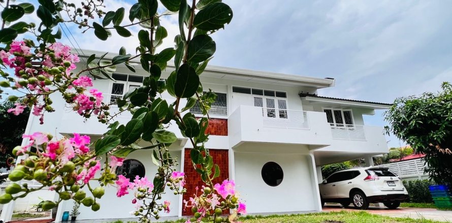 Maison à Chiang Mai, Thaïlande 5 chambres № 160065