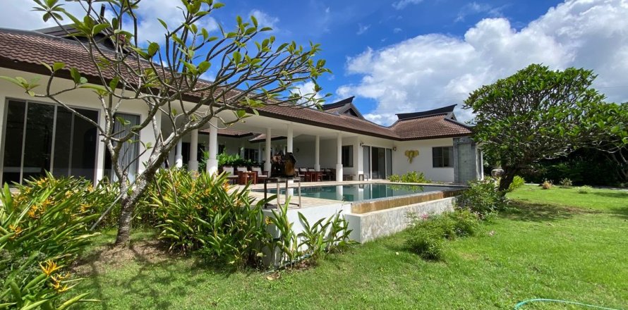 Villa in Chiang Mai, Thailand 5 bedrooms № 160068