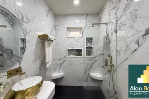 Casa de 4 dormitorios en Pattaya, Tailandia № 211362 - foto 15