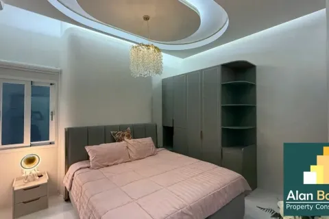 Casa de 4 dormitorios en Pattaya, Tailandia № 211362 - foto 3