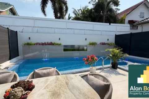 Casa de 4 dormitorios en Pattaya, Tailandia № 211362 - foto 14