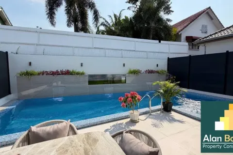 House in Pattaya, Thailand 4 bedrooms № 211362