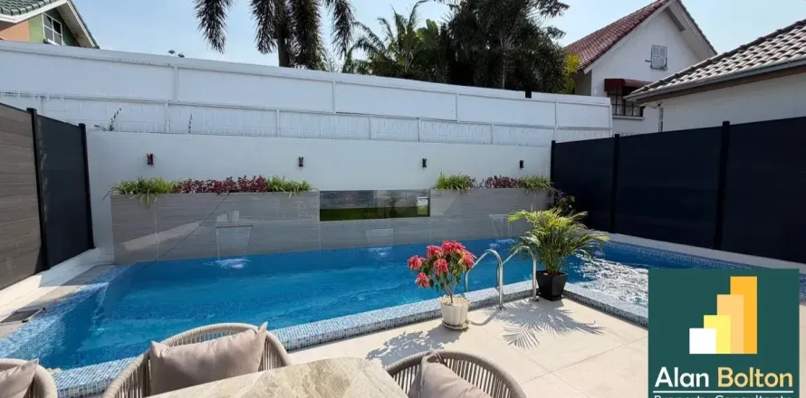 Casa de 4 dormitorios en Pattaya, Tailandia № 211362