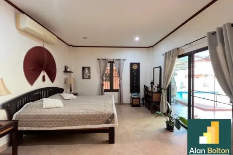 Casa de 4 dormitorios en Pattaya, Tailandia № 211363 - foto 15