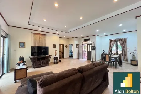 Casa de 4 dormitorios en Pattaya, Tailandia № 211363 - foto 19