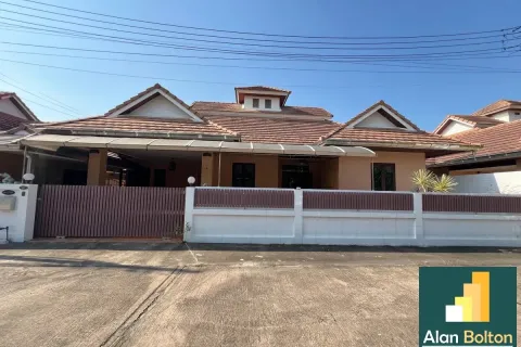 Casa de 4 dormitorios en Pattaya, Tailandia № 211363 - foto 4