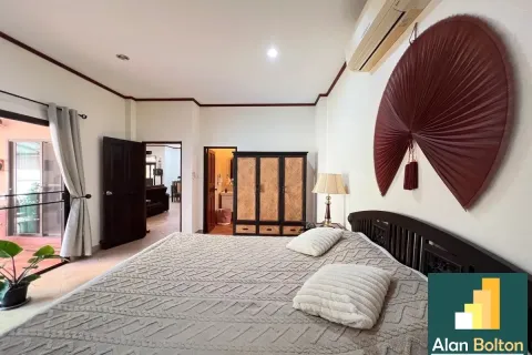 Casa de 4 dormitorios en Pattaya, Tailandia № 211363 - foto 5