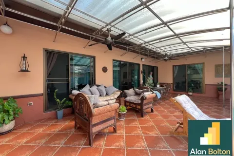 Casa de 4 dormitorios en Pattaya, Tailandia № 211363 - foto 13