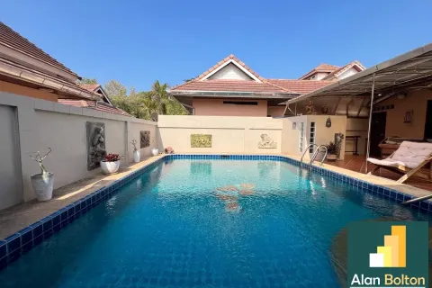 Casa de 4 dormitorios en Pattaya, Tailandia № 211363 - foto 10