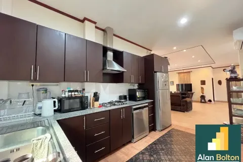 Casa de 4 dormitorios en Pattaya, Tailandia № 211363 - foto 17