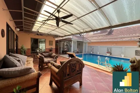 Casa de 4 dormitorios en Pattaya, Tailandia № 211363 - foto 9