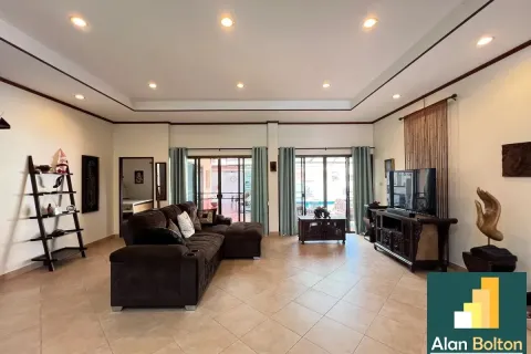 Casa de 4 dormitorios en Pattaya, Tailandia № 211363 - foto 18