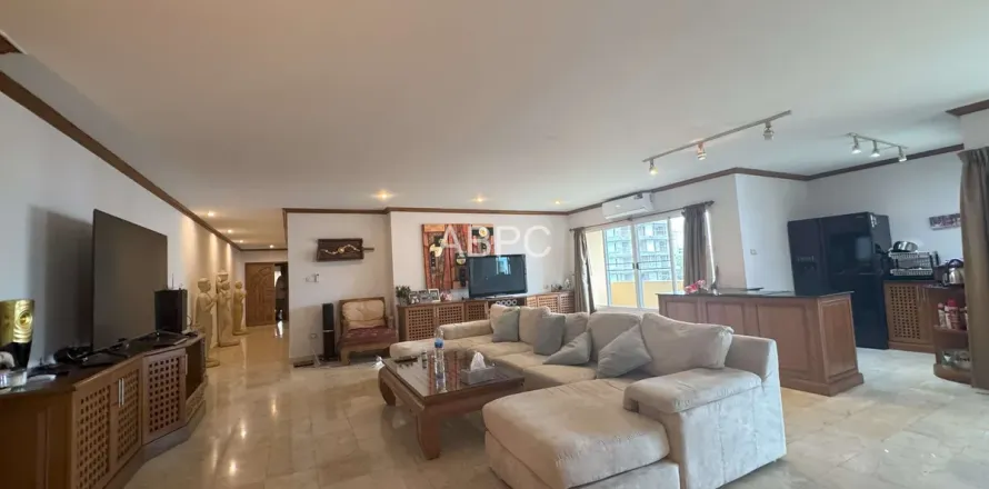 Condominio de 3 dormitorios en Pattaya, Tailandia № 211361