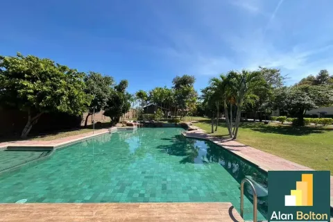 Casa de 2 dormitorios en Pattaya, Tailandia № 211359 - foto 2