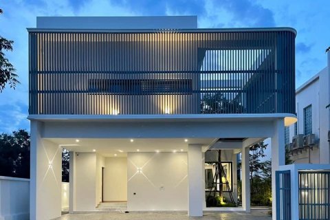House in Chiang Mai, Thailand 4 bedrooms № 119978 - photo 1