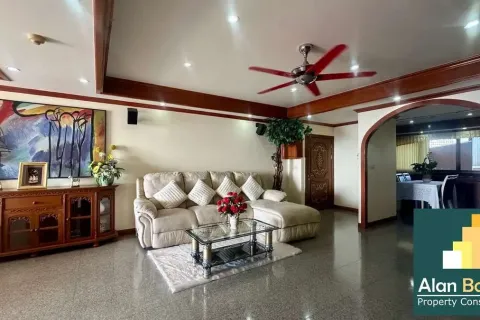 Condominio de 2 dormitorios en Jomtien Beach, Pattaya, Tailandia № 211357 - foto 2