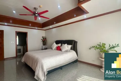 Condominio de 2 dormitorios en Jomtien Beach, Pattaya, Tailandia № 211357 - foto 3