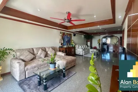 Condominio de 2 dormitorios en Jomtien Beach, Pattaya, Tailandia № 211357 - foto 17