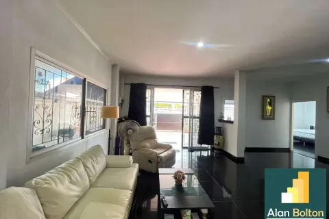 Casa de 3 dormitorios en Pattaya, Tailandia № 211355 - foto 7