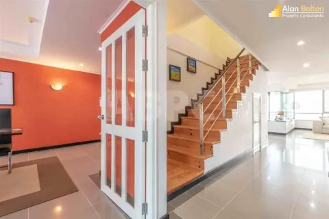 Condominio de 3 dormitorios en Jomtien Beach, Pattaya, Tailandia № 211356 - foto 4
