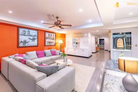 Condominio de 3 dormitorios en Jomtien Beach, Pattaya, Tailandia № 211356 - foto 2