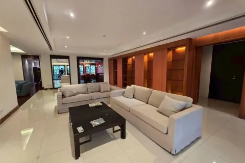 Кондоминиум с 4 спальнями в Сатхоне, Бангкок, Таиланд № 161834