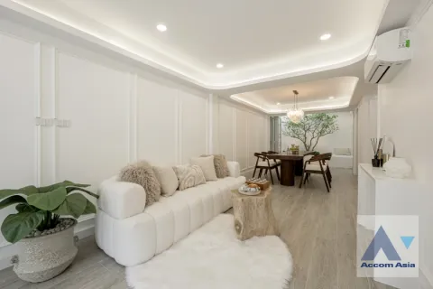Reihenhaus in Watthana, Bangkok, Thailand 4 Schlafzimmer № 215197 - Foto 2
