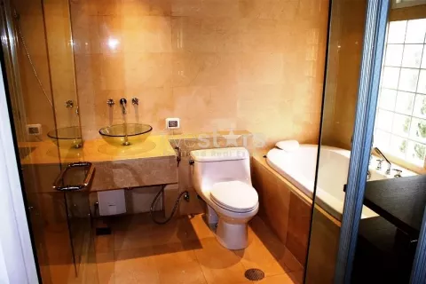 Condo à Khlong Toei, Bangkok, Thaïlande, 2 chambres № 140958 - photo 6