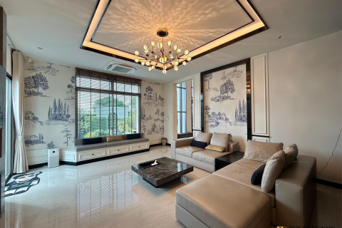 House in Bangkok, Thailand 5 bedrooms № 189323