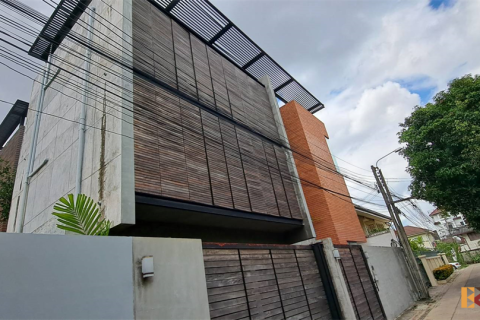 House in Bangkok, Thailand 4 bedrooms № 189325