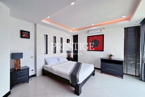 House in Pattaya, Thailand 4 bedrooms № 198718 - photo 19