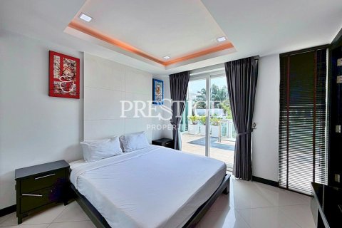 House in Pattaya, Thailand 4 bedrooms № 198718 - photo 24