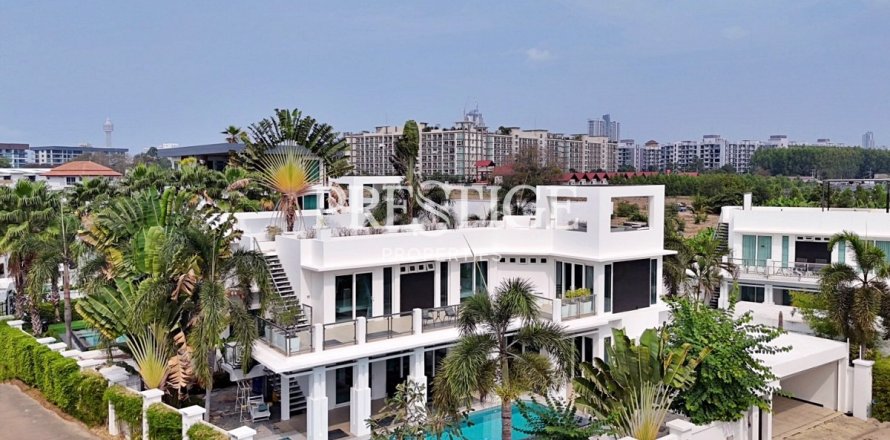 House in Pattaya, Thailand 4 bedrooms № 198718