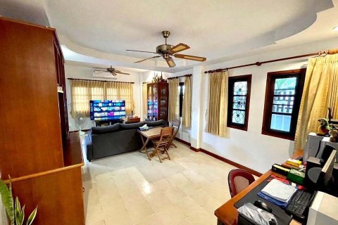 House in Kathu, Thailand 4 bedrooms № 154317 - photo 10