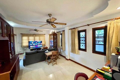 House in Kathu, Thailand 4 bedrooms № 154317 - photo 2