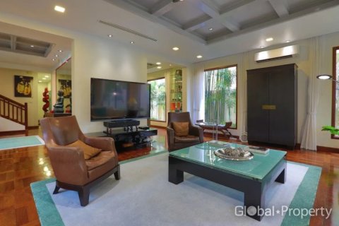 House in Pattaya, Thailand 3 bedrooms № 181271 - photo 10