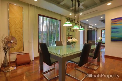 House in Pattaya, Thailand 3 bedrooms № 181271 - photo 14