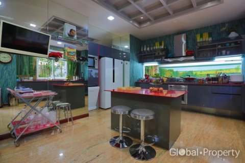 House in Pattaya, Thailand 3 bedrooms № 181271 - photo 15