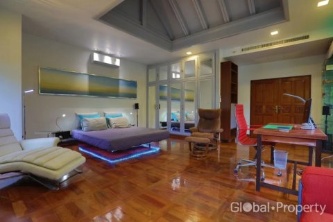 House in Pattaya, Thailand 3 bedrooms № 181271 - photo 18