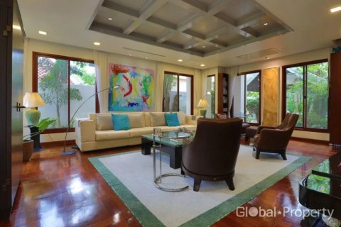 House in Pattaya, Thailand 3 bedrooms № 181271 - photo 12