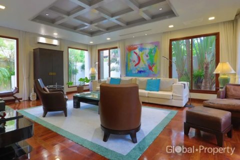 House in Pattaya, Thailand 3 bedrooms № 181271 - photo 13