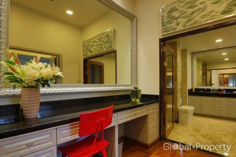 House in Pattaya, Thailand 3 bedrooms № 181271 - photo 24